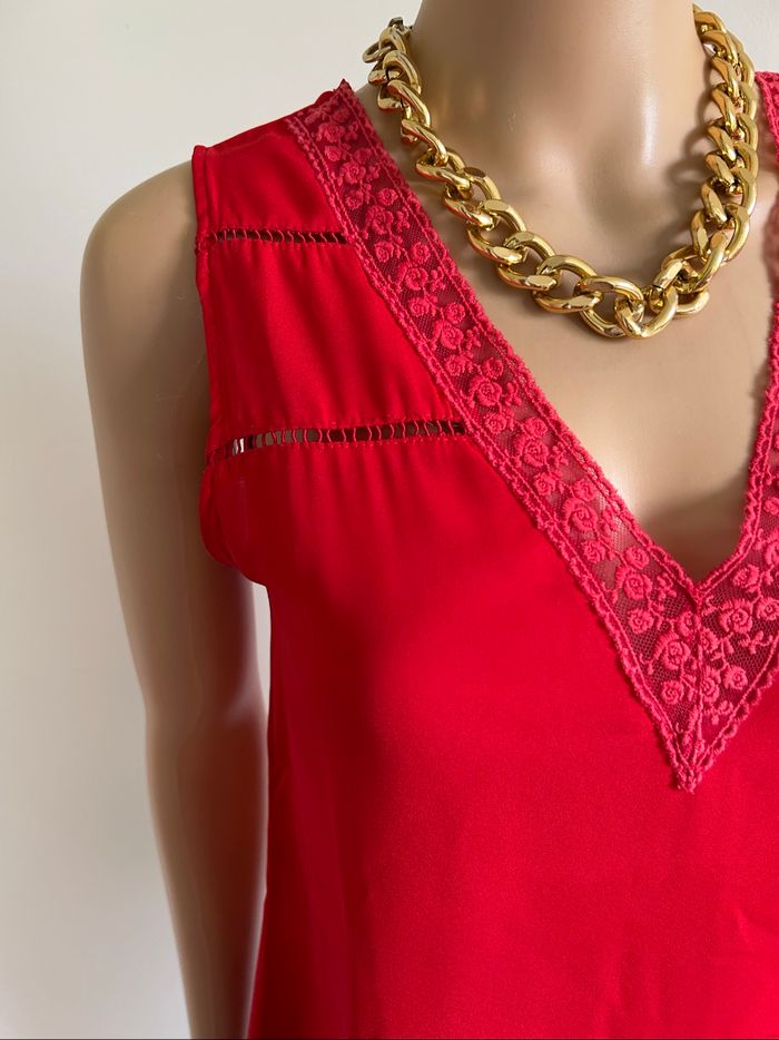 Blouse rouge sans manches avec dentelle Morgan taille 36 comme neuve - photo numéro 4
