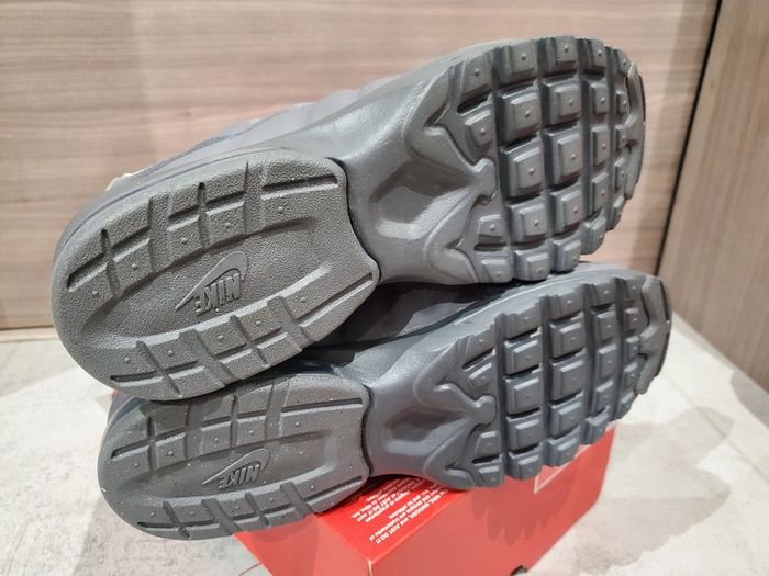 Basket Nike Air Max 38,5 Neuve - photo numéro 4