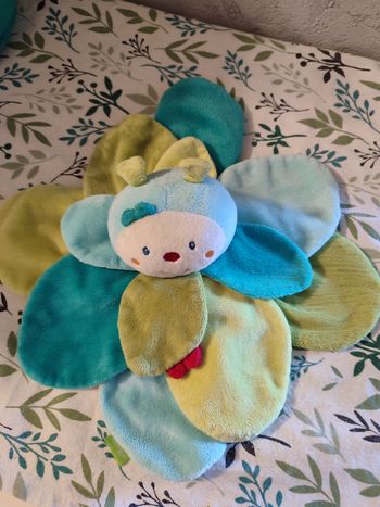 Doudou chenille fleur babysun