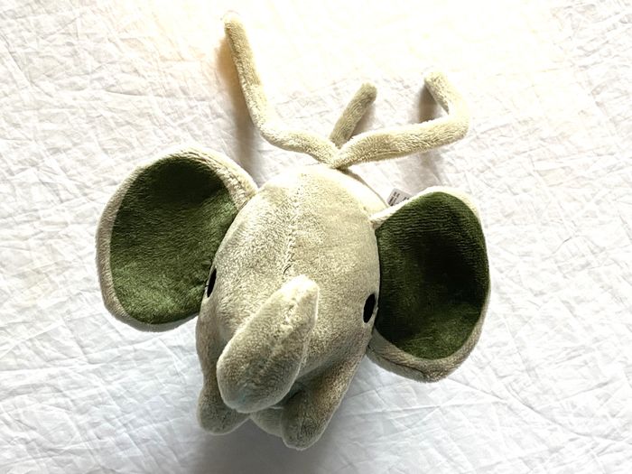 Petit Eléphant Gris Intérieur Oreilles Verts Boule Musicale Animal Savane Peluche Enfants Bébés - photo numéro 3