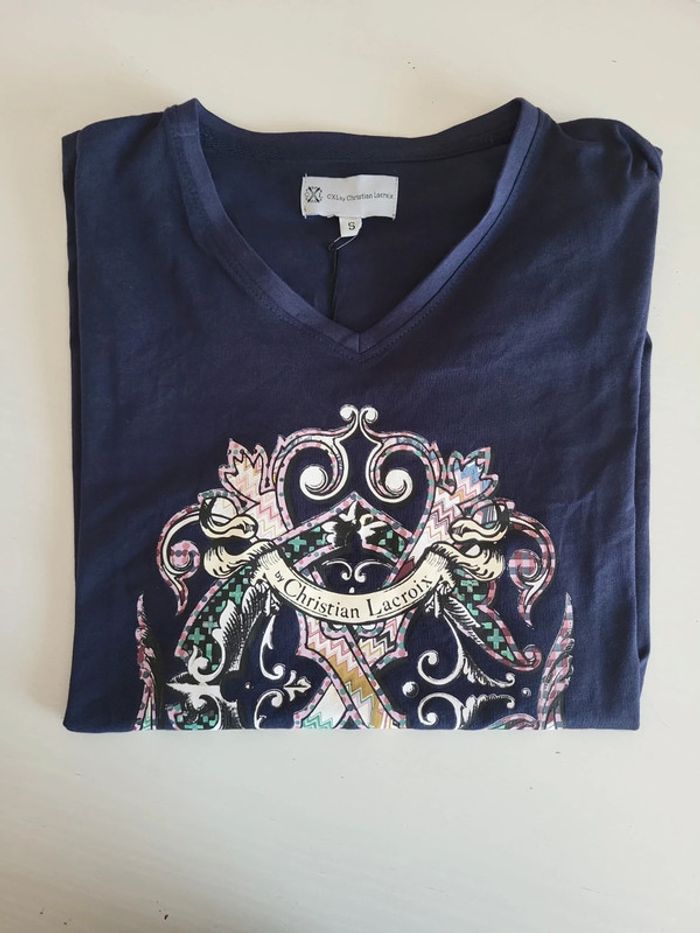 T shirt marine col V neuf taille S Christian Lacroix CXL