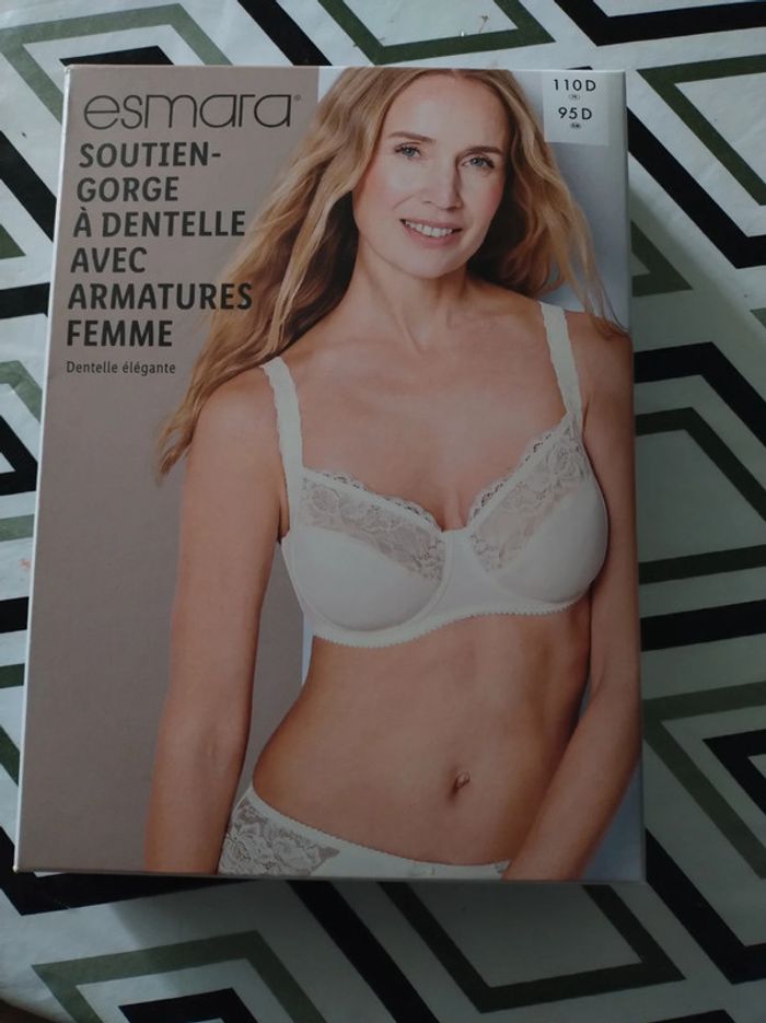 Soutien gorge à dentelle avec armatures neuf en blanc