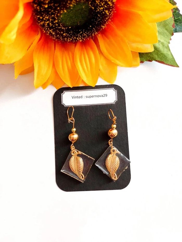 Boucle d'oreilles en résine doré style vintage - photo numéro 6