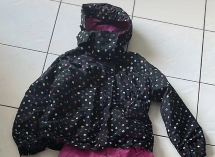 Blouson de ski T 12 ans Stuf avec capuche noir dessins ronds colorés