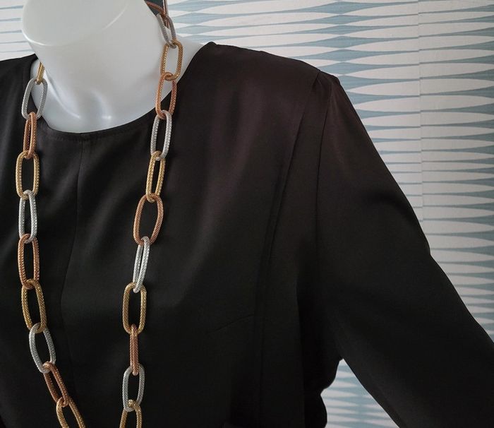 Robe noire à martingale et manches longues Christy taille 3 (44/46) neuve avec étiquette - photo numéro 3