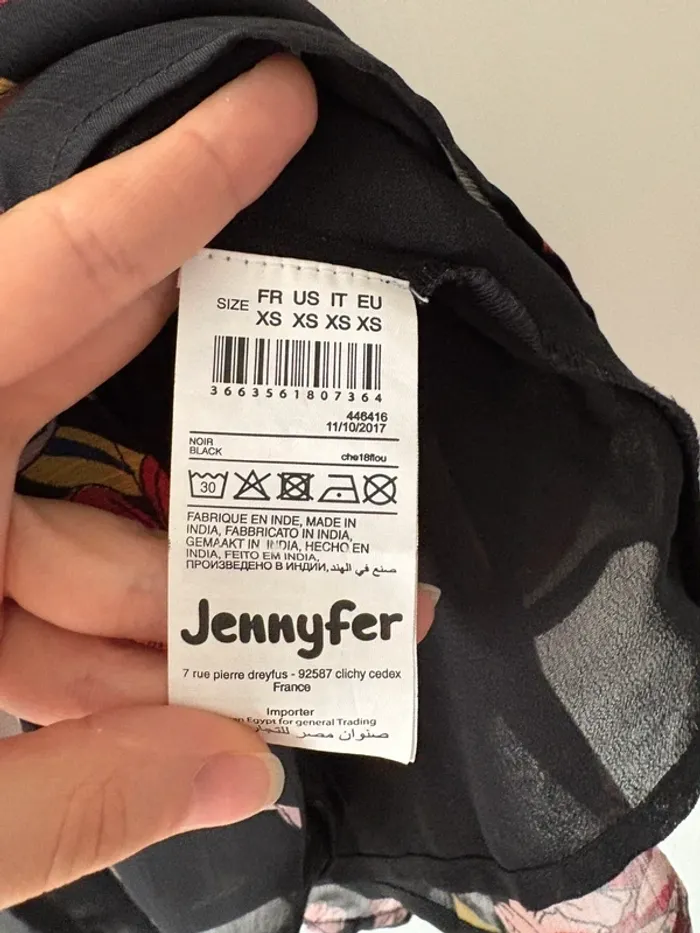 Blouse noire fleurie fluide épaule ouvertes Jennyfer - photo numéro 5