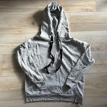 Sweat à capuche gris