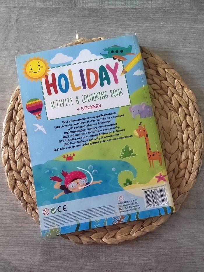 Livre d’activités et de coloriage Holiday + Stickers – Neuf - photo numéro 6