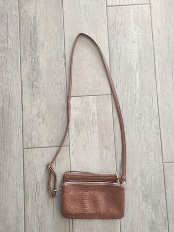 Sac bandoulière caramel effet croco