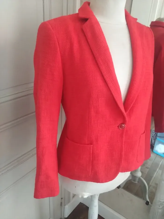 Veste Zara T38/M – rouge cintrée, chic et tendance - photo numéro 3