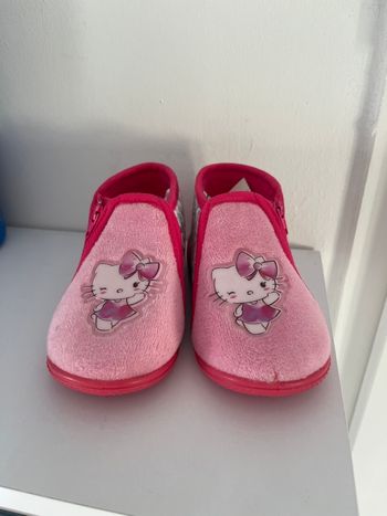 Chaussons bébé hello Kitty taille 25 lol