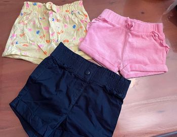 Lot de 3 shorts 18 mois.