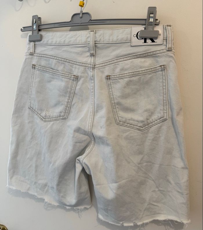 Short en jean Calvin Klein neuf taille 40 - photo numéro 2
