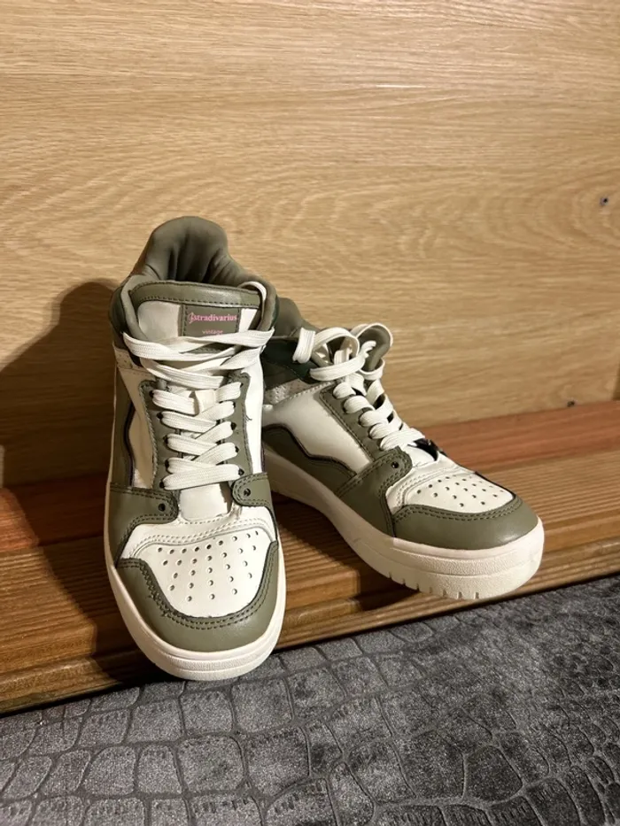 Baskets stradivarius 36 blanc kaki