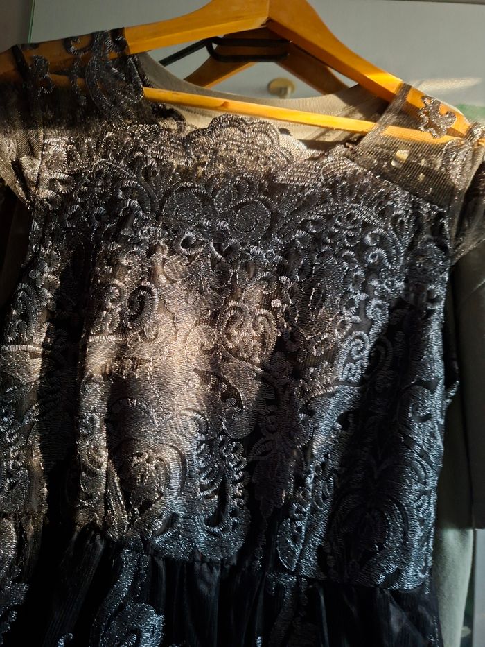 Robe noir argenté brodé - photo numéro 2