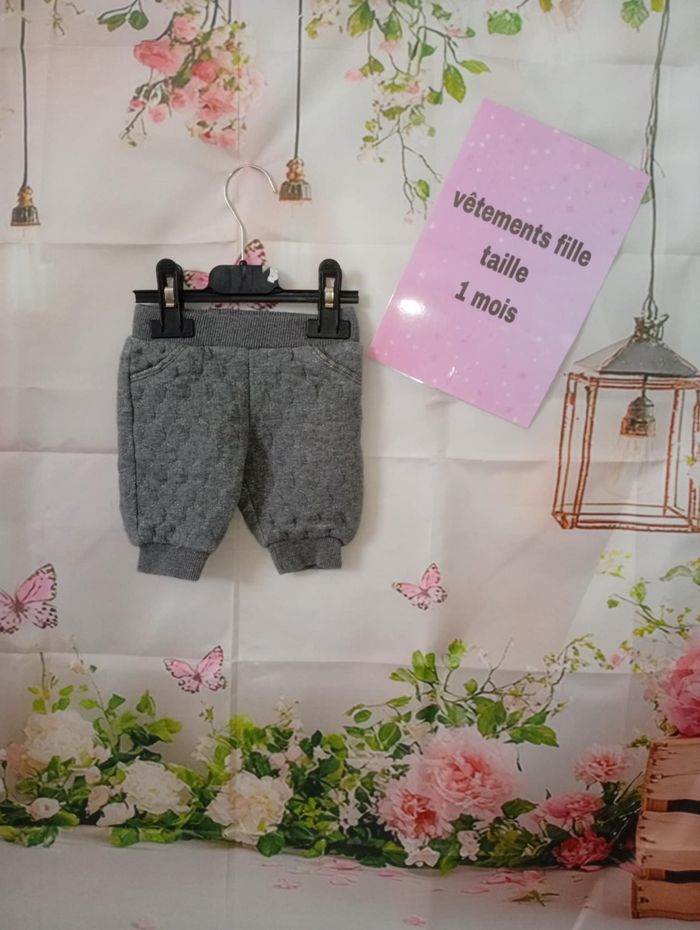 Joggings fille Kiabi gris taille 1 mois / 56 cm