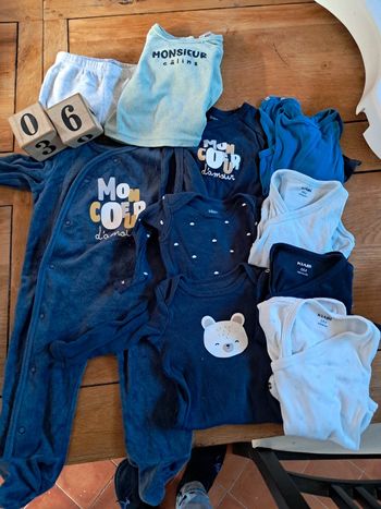 Lot 2 pyjamas + 7 bodies 6 mois
