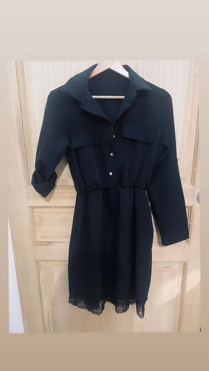 Robe chemise noire élégante avec dentelle – Taille M