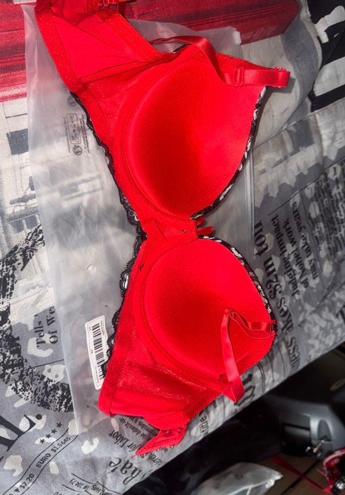 Soutiens-gorges rouge et noir dentelle neuf - photo numéro 6