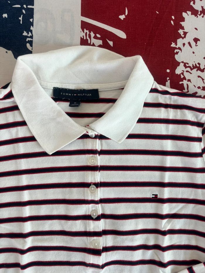 Polo Tommy Hilfiger taille M manche longue liserés bleu et rouge - photo numéro 2