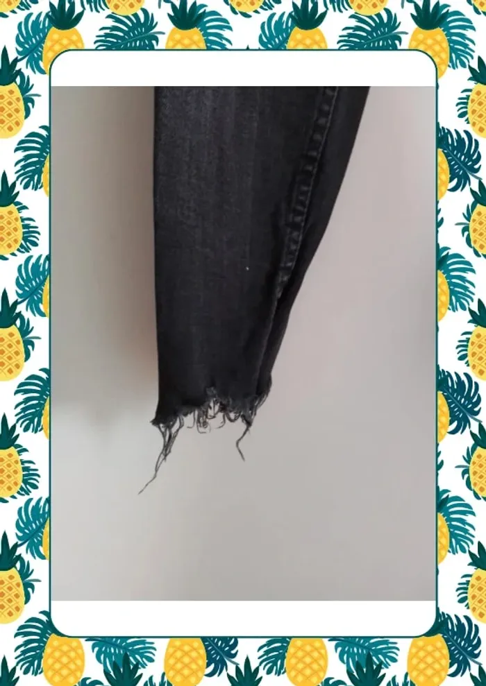 Jean noir effiloché et trous - photo numéro 6