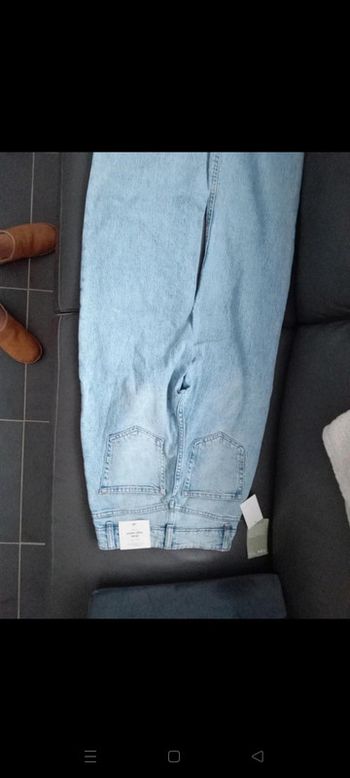 Jean neuf jamais porté.