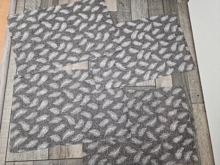 Linge de table motifs plumes