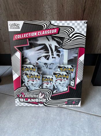 Carte Pokémon coffret classeur flamme blanche écarlate et violet Noir et blanc neuf scellé fr