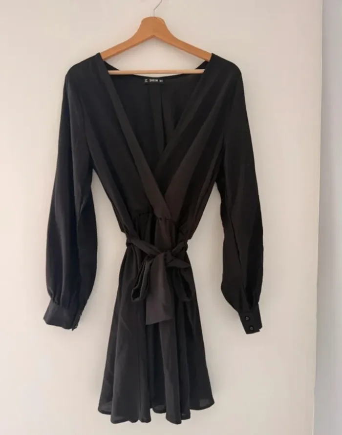 Robe blouse noire fluide ceinturée taille s SHEIN en excellent état - photo numéro 2