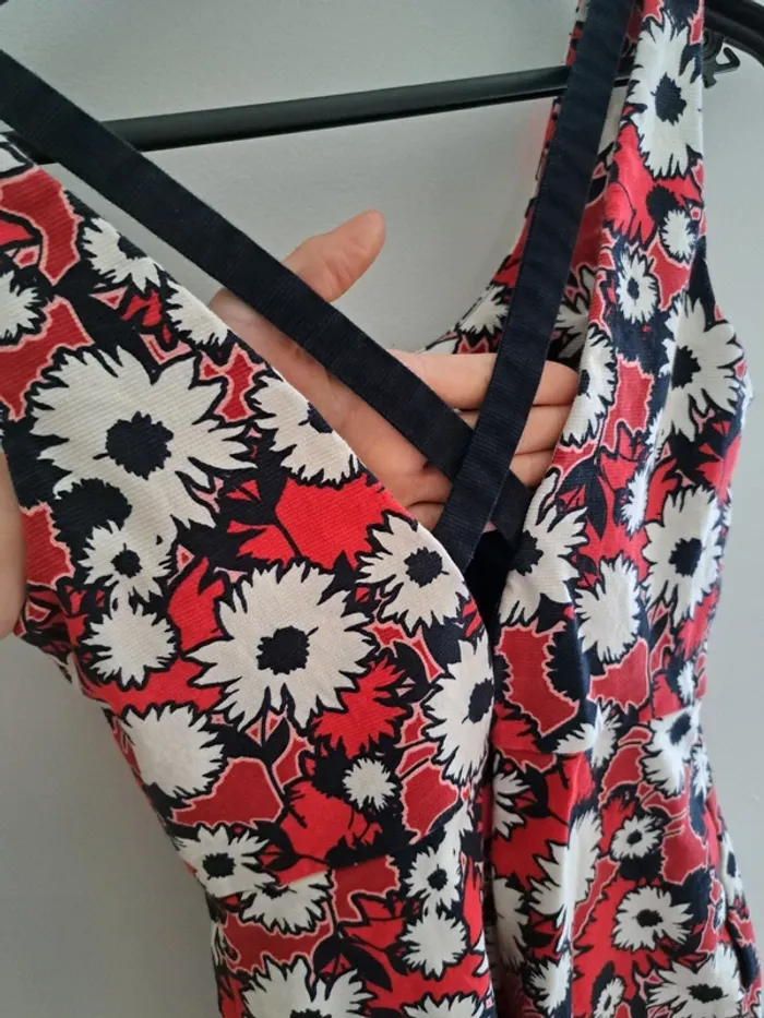 Robe courte Zara - collection Trafaluc - floral fleur - taille S - dos nu - photo numéro 4