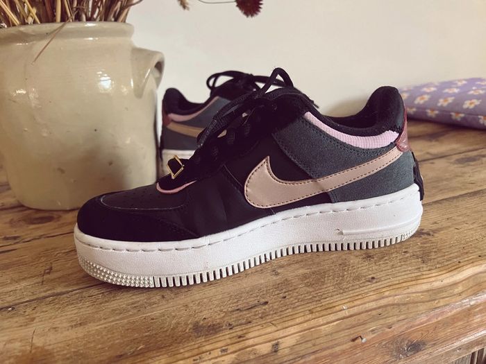 Baskets Nike air force 1 noires et multicolore 37,5 - photo numéro 5