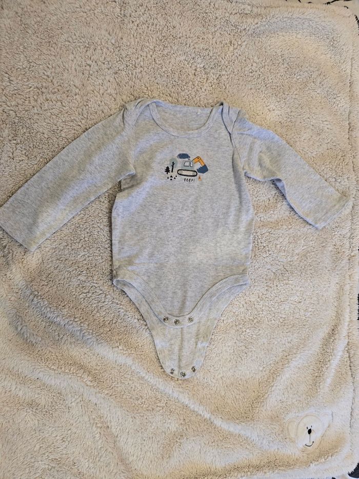 Lot bodies garçon 24mois - photo numéro 3