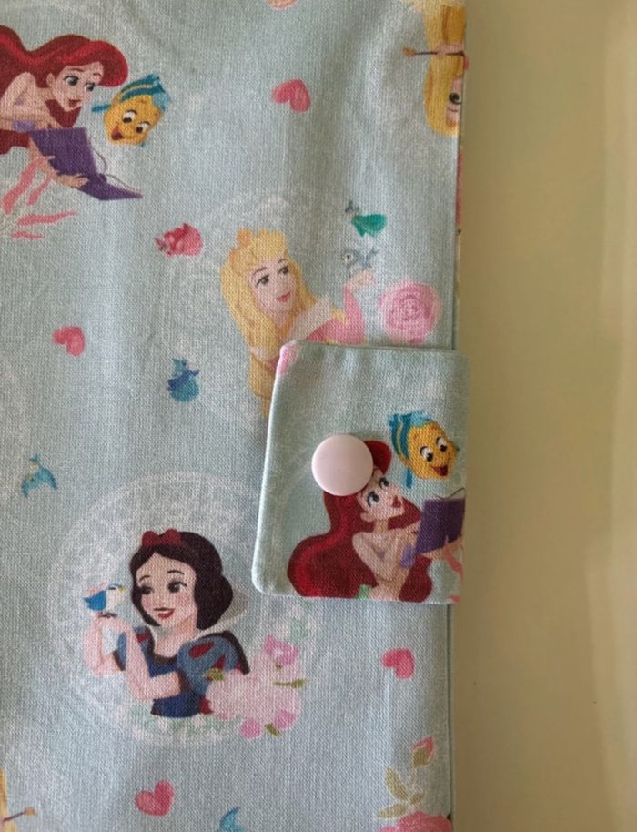 Protège carnet de santé thème Princesses - photo numéro 3