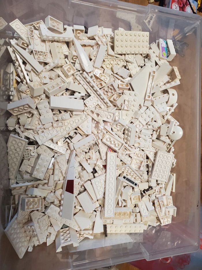 Vends vrac lego 2.2 kg Blanc .
