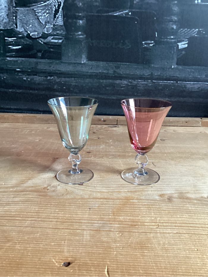 2 petits verres à pied