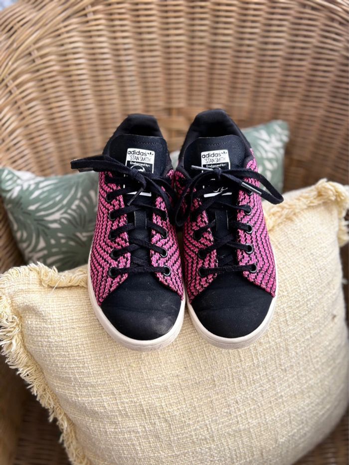 Stan Smith adidas - noir/rose - basket pointure 36 - en très bon état - photo numéro 2