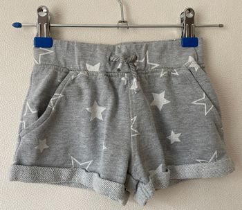 short imprimé étoiles taille 4/5 ans