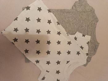 Lot 2 t-shirts 2-3 ans neufs