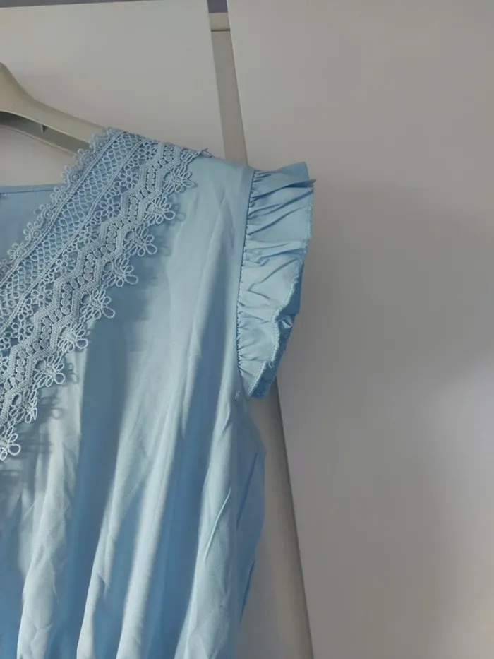 Jolie robe bas plissé taille élastique décolleté crochet - photo numéro 3