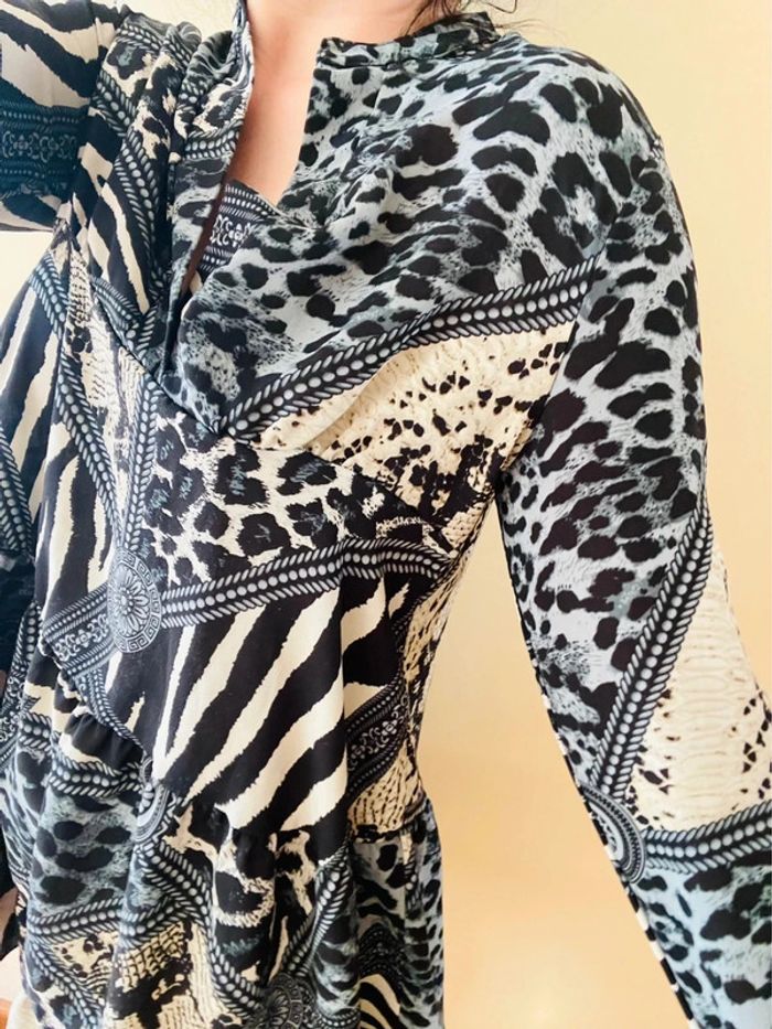 Sublime robe fluide décolleté en V manche longue à motif Lilie rose - photo numéro 10