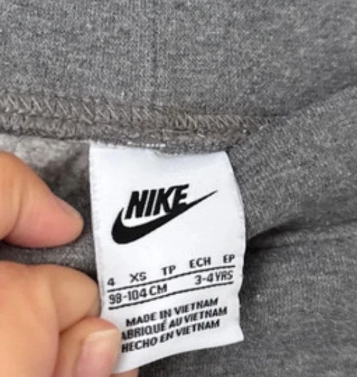 👖jogging gris avec poche fille Nike - 3-4 ans - bon état 👟 - photo numéro 5