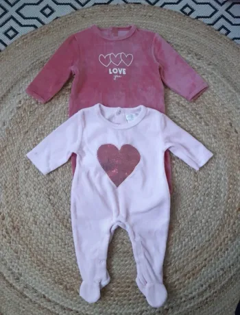 Lot de 2 pyjamas velours coeurs 3 mois