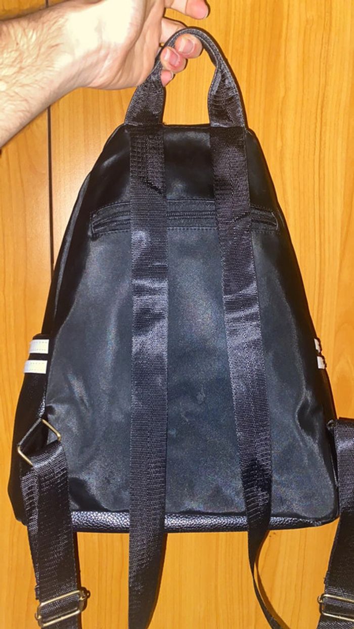 Sac a dos noir avec bandes de couleurs - photo numéro 5