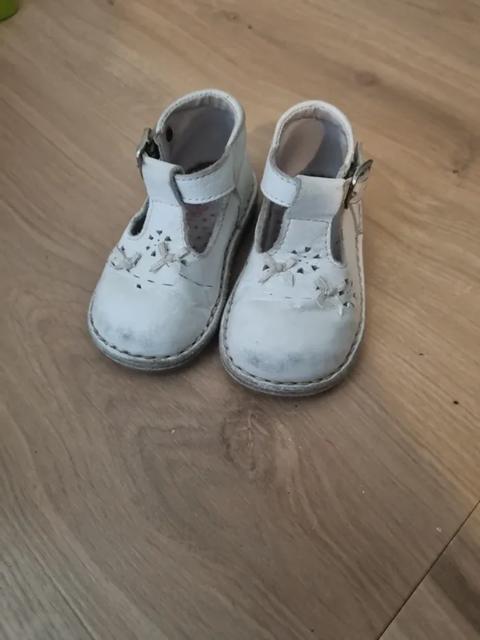 Chaussure sandales Salomé blanches