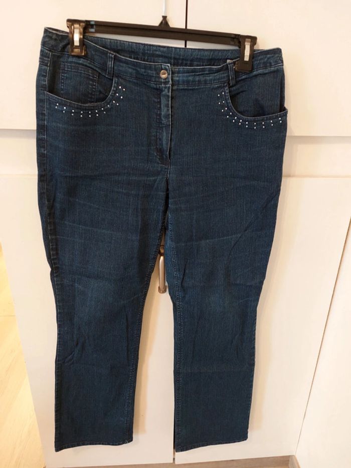Jeans bleu avec petits diamants