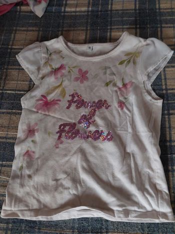 Tee-shirt blanc avec motif fleurs et écriture taille 8 ans