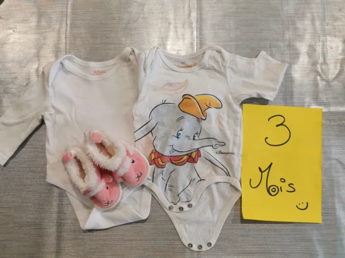 Lot de 2 bodies + chaussons 3 mois
