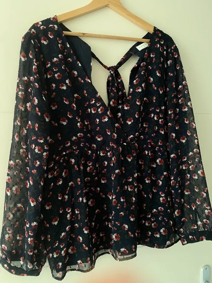 Blouse fleurie décolleté cache-coeur forme péplum La petite étoile - Taille 3 (40) - photo numéro 2