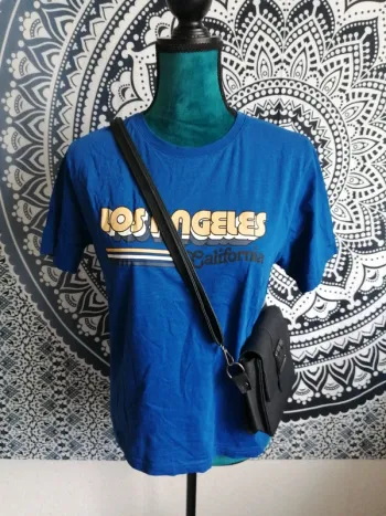 Tee-shirt bleu foncé avec écriture los angeles california / max mila paris / (M)