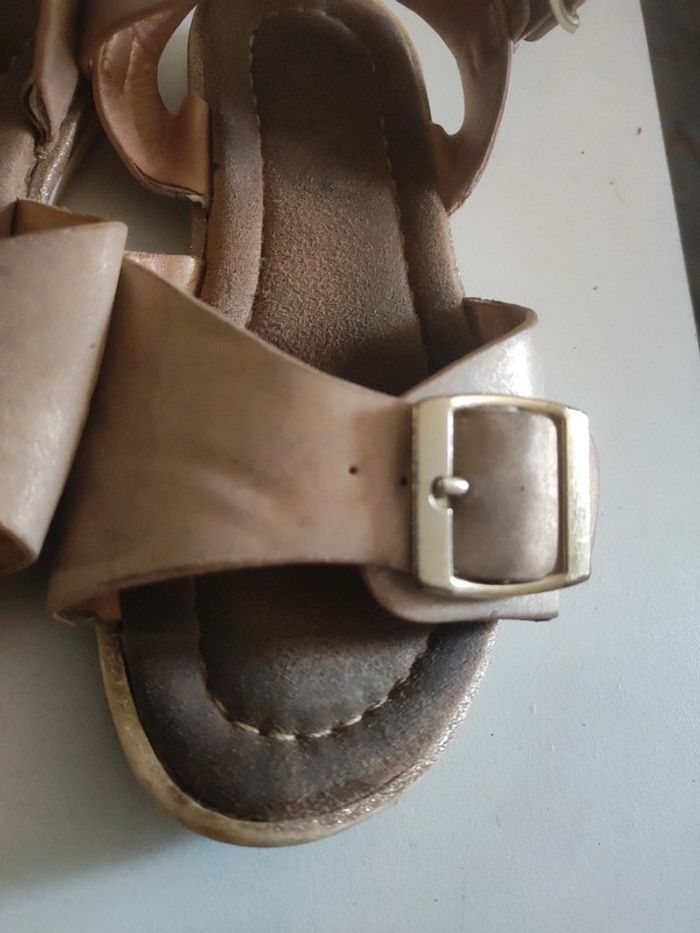 Nus pieds taille 28 - photo numéro 3